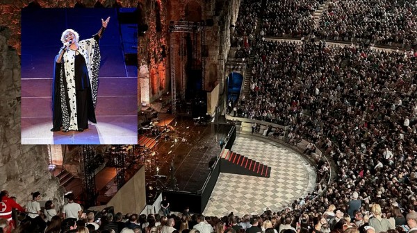 Η Μαρινέλλα κατέρρευσε πάνω στη σκηνή στο Ηρώδειο