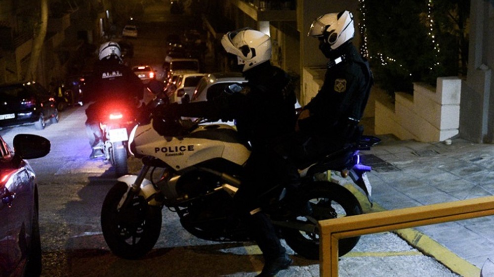 ΘΗΒΑ: Προθεσμία για να απολογηθεί την Πέμπτη πήρε ο αστυνομικός για τον θάνατο του 17χρονου