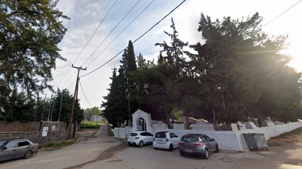 Ψεκασμός για κουνούπια στο Κοιμητήριο Νέας Αρτάκης - Προσωρινή αναστολή επισκέψεων