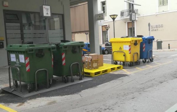 ΧΑΛΚΙΔΑ: Πιλοτικό πρόγραμμα διαλογής σκουπιδιών με νέους κάδους
