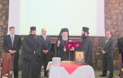 Αναμνηστικά δώρα από τον πρόεδρο στην κοπή της πίτας των εφέδρων αξιωματικών