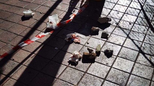 15χρονη περίμενε στη στάση το λεωφορείο, της έπεσε σοβάς στο κεφάλι και τραυματίστηκε σοβαρά