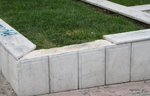 Ούτε τα μάρμαρα δεν μένουν άθικτα