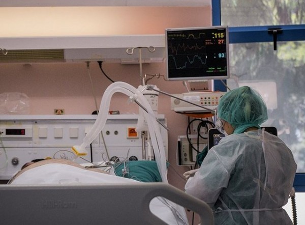 ΕΟΔΥ: Πέθαναν 75 άνθρωποι από κορωνοϊό σε μία εβδομάδα - 71 διασωληνωμένοι