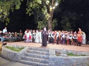 Γιορτή των κατηχητικών με ελληνικούς χορούς