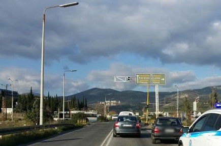 Εγκατέλειψαν ΙΧ μέσα στη μέση της εθνικής οδού