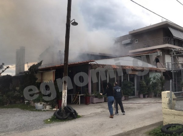 ΧΑΛΚΙΔΑ: Άρπαξε φωτιά πάνω από την ταβέρνα του Δερματά στην Έξω Παναγίτσα
