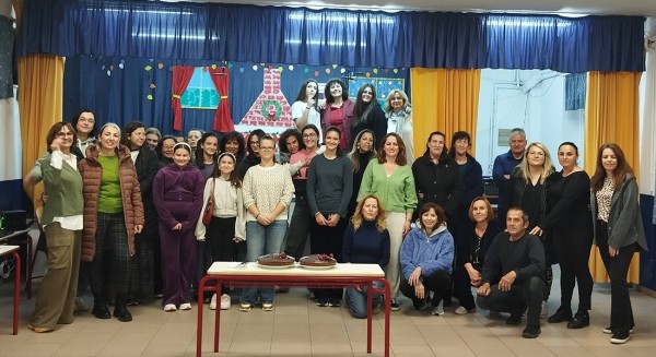 ΡΟΒΙΕΣ: Πολύ κέφι και χορός στην κοπή της Πρωτοχρονιάτικης πίτας