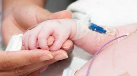 Nεογνό 28 ημερών νόσησε με κορωνοϊό