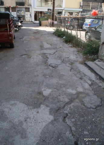 Δρομάκι μόνο για κατσίκες στο κέντρο της Χαλκίδας