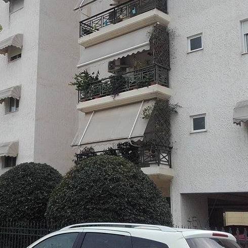 13χρονη έπεσε από τον 2ο όροφο κατά λάθος