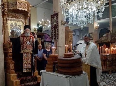 Σε δύο Ενορίες λειτούργησε ο Μητροπολίτης για την γιορτή των Αγίων Κωνσταντίνου και Ελένης