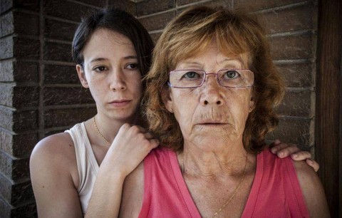 Έκαψε ζωντανό τον βιαστή της κόρης της