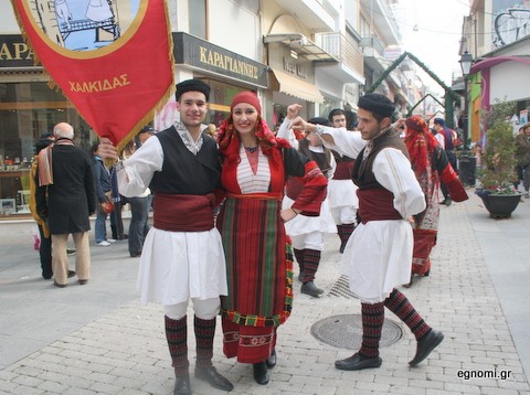 Κοπή πίτας με 750 χορευτές ελληνικών χορών στη Χαλκίδα