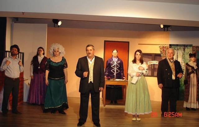 ΔΡΟΣΙΑ: Οκτώ παραστάσεις της κωμωδίας Οι ηλίθιοι του Νηλ Σάιμον