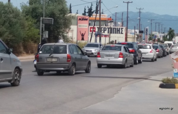 ΠΡΟΣΟΧΗ! Σημειωτόν η κίνηση των οχημάτων στο δρόμο Χαλκίδας -Αρτάκης