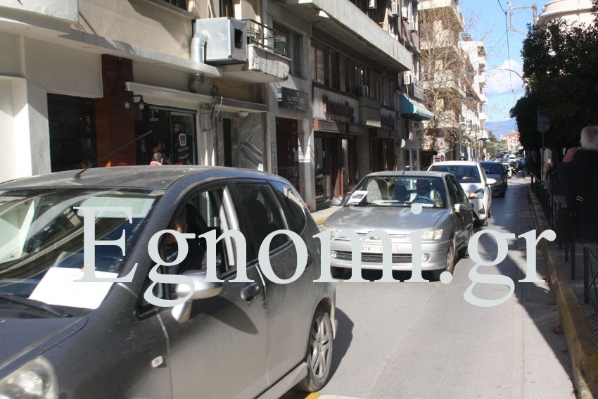 Αυτοκινητοπορεία διαμαρτυρίας στη Χαλκίδα από εμπόρους και επιχειρηματίες