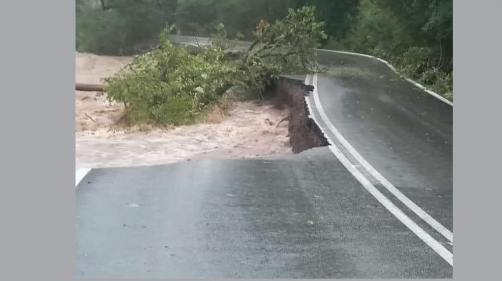 Εξαφανίστηκε μια λωρίδα στον δρόμο Προκόπι-Μαντούδι