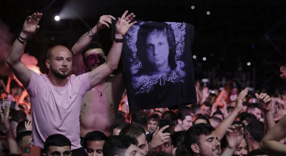 ΒΑΣΙΛΗΣ ΠΑΠΑΚΩΝΣΤΑΝΤΙΝΟΥ: Ιστορική συναυλία στο Καλλιμάρμαρο μπροστά σε 50 χιλιάδες κόσμο (Video)