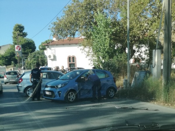ΧΑΛΚΙΔΑ: Σφοδρή σύγκρουση οχημάτων στον Άγιο Στέφανο (pics)