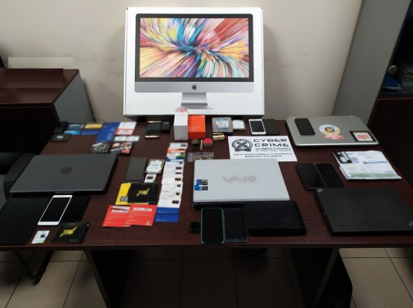 Δύο αστυνομικοί σε κύκλωμα απάτης με πιστωτικές κάρτες μέσω υπολογιστή