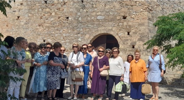 ΧΑΛΚΙΔΑ: Οι κυρίες του Λυκείου Ελληνίδων επισκέφτηκαν την αρχαιολογική συλλογή στο Κάστρο του Καράμπαμπα
