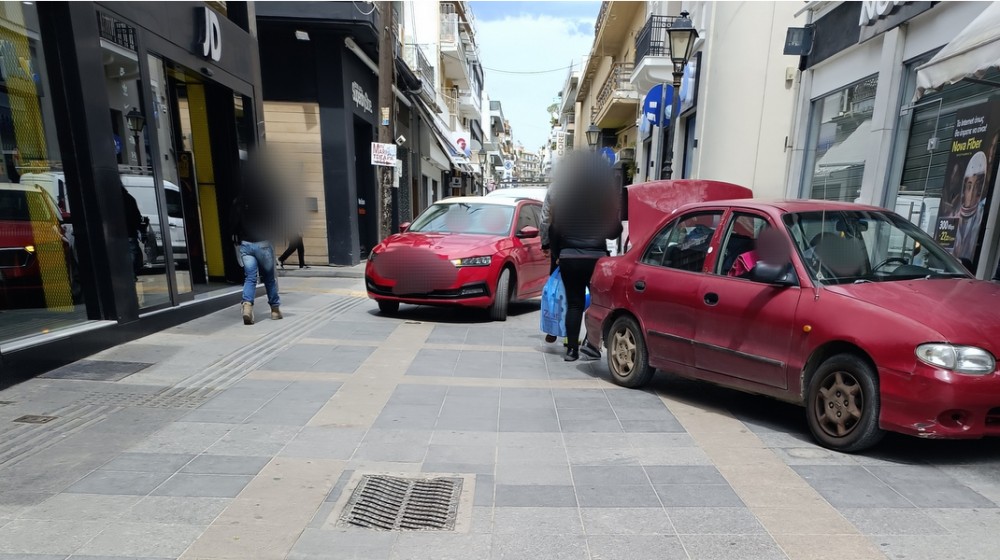 ΧΑΛΚΙΔΑ: Μόνο στα ... χαρτιά είναι πεζόδρομος η Αβάντων