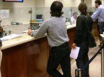 Ανοίγουν τη Δευτέρα οι τράπεζες