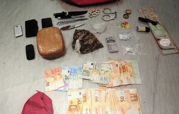 Έκρυβε τα ναρκωτικά μέσα στο Γραφείο Τελετών