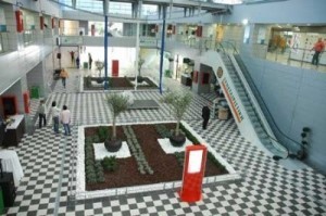 Στο σφυρί το Mall των αγροτών