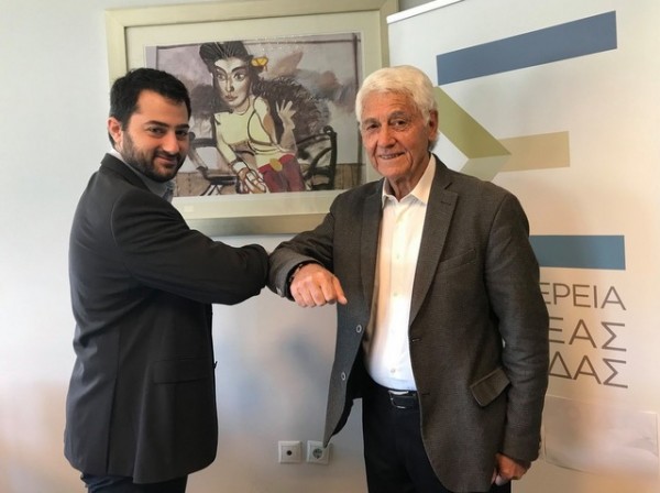 Ορκωμοσία με ...αγκωνιές στο Περιφερειακό Συμβούλιο