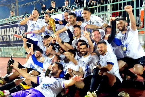 ΦΙΕΣΤΑ: Πρωτάθλημα μες στα τρελά νερά και ...Γιάννη ζεις για πάντα ΑΟ Χαλκίς! (PICS+VIDEO)