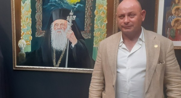 ΘΑΝΟΣ ΠΑΝΑΓΙΩΤΟΥ: Μάγεψε με το πορτρέτο του Ιερώνυμου