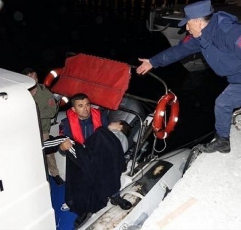 Τραγωδία στο Αιγαίο: Ναυάγιο με τρεις νεκρές γυναίκες κι ένα βρέφος