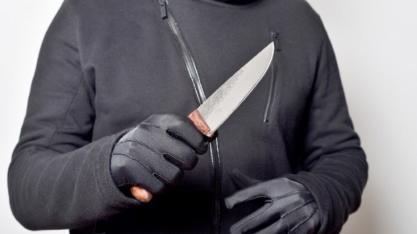 ΧΑΛΚΙΔΑ: Ανήλικος απείλησε με μαχαίρι υπάλληλο τυροπιτάδικου και άρπαξε τα λεφτά από την ταμειακή μηχανή (VIDEO)