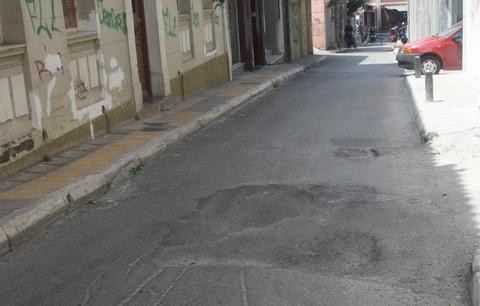 Σε κακό χάλι η οδός Μπαλαλαίων