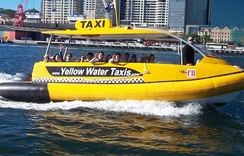 Τραυματίστηκε πενταμελής οικογένεια σε σύγκρουση με θαλάσσιο ταξί