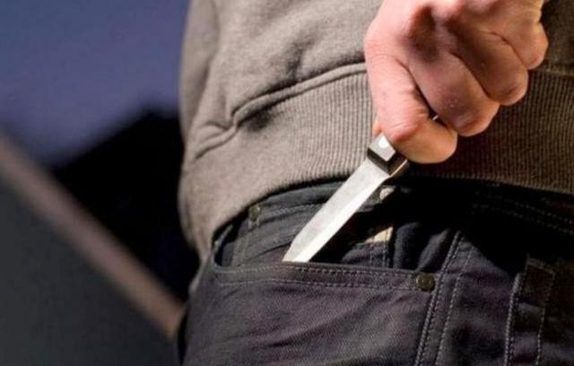 Βγήκαν μαχαίρια σε ουζερί της Χαλκίδας το βράδυ της Πέμπτης