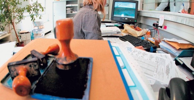 Διευθύντρια σχολείου με πλαστά πτυχία!