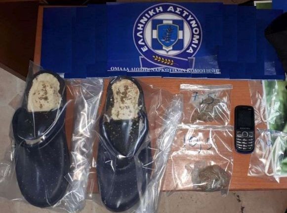 Γυναίκα επιχείρησε να πασάρει ναρκωτικά σε κρατούμενο κρυμμένα σε παντόφλες