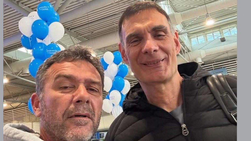 Ο Τζίμας με το τσάρτερ του Ολυμπιακού στο Παρίσι