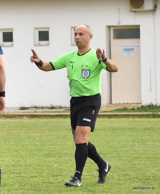 Ο Γιώργος Σέγκος ...κρεμάει τη σφυρίχτρα του