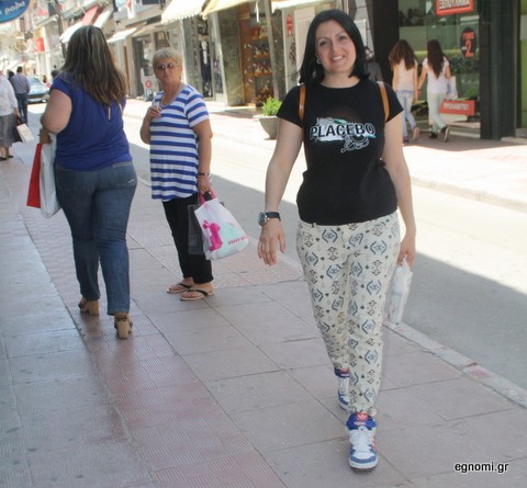 Στενοχωρημένη παρά το χαμόγελο η Αγγελική