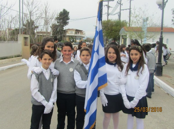 Η ομάδα της σημαίας στο Βαθύ Αυλίδας
