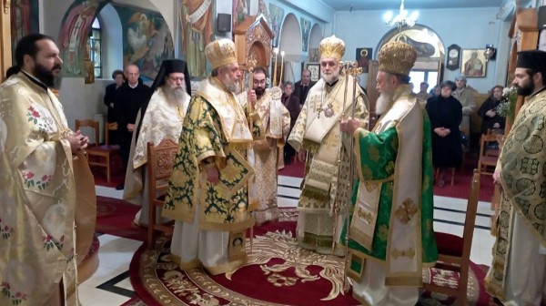 ΡΟΒΙΕΣ ΕΥΒΟΙΑΣ: Συγκινημένος ο Επίσκοπος Σκοπέλου Νικόδημος τέλεσε θεία λειτουργία στη γενέτειρά του