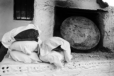 ΕΛΛΕΙΨΗ ΤΡΟΦΙΜΩΝ ΑΠΟ ΤΟ ΧΙΟΝΙΑ: Οι αρτοποιοί πηγαίνουν ψωμί και γάλα στην Κύμη