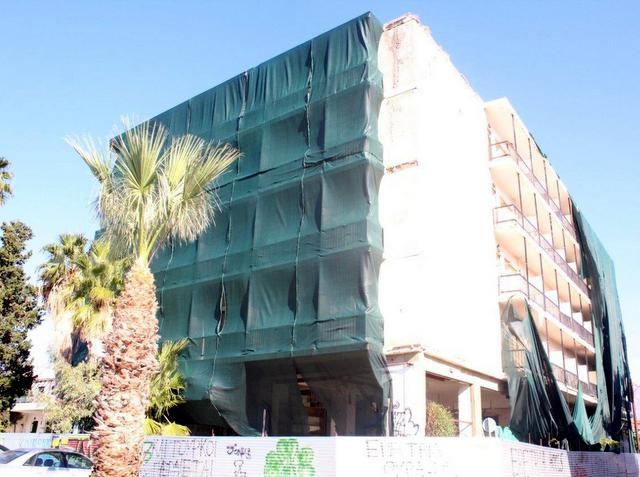 ΕΡΕΤΡΙΑ: Σαπίζει παρατημένο στην τύχη του το ξενοδοχείο Δελφίς
