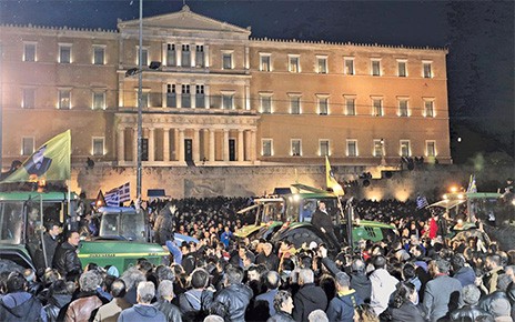 ΑΓΡΟΤΕΣ: Αλλαγή σχεδίων για το κλείσιμο της υψηλής γέφυρας Χαλκίδας