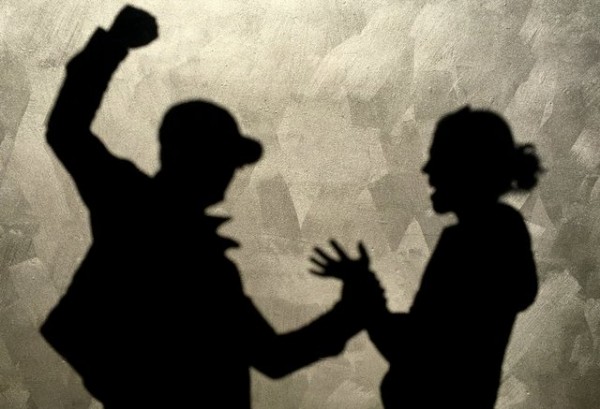 Ξυλοκόπησε τη μητέρα του γιατί νόμιζε ότι του έκρυβε το ...δώρο του Προέδρου της Δημοκρατίας!