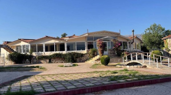 ΕΡΕΤΡΙΑ: Ο Δήμος προκήρυξε διαγωνισμό για την ενοικίαση του Θέαλος (φωτό)